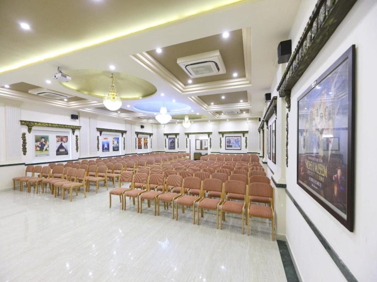 Cinemascope An Apart Hotel Chennai Exteriör bild
