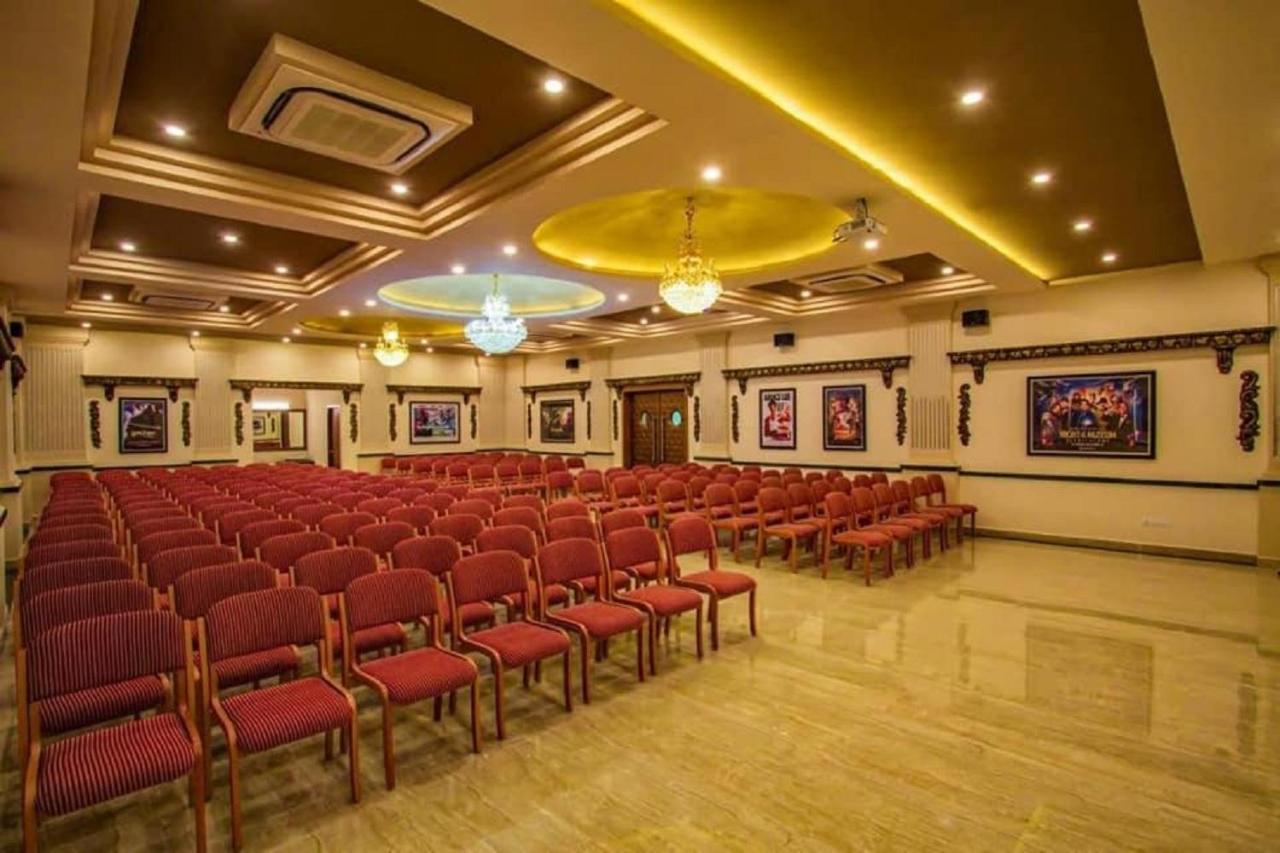 Cinemascope An Apart Hotel Chennai Exteriör bild
